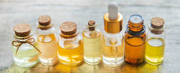 自然 医学 皮肤 照顾 本质 健康 瓶子 液体 芬芳 植物