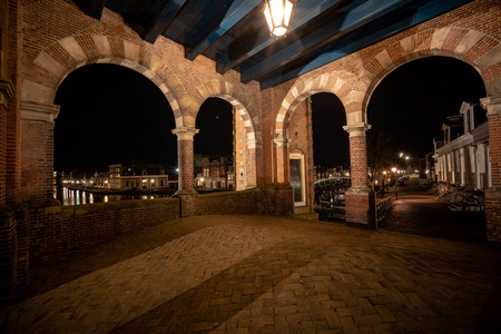 建筑 弗里斯兰 照亮 天空 傍晚 历史的 欧洲 荷兰 水路