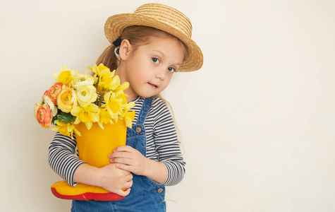 农民 小孩 春天 蹒跚学步的孩子 可爱的 郁金香 园丁 童年