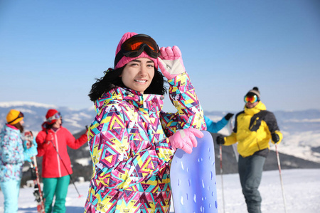 男人 天气 乐趣 闲暇 运动 快乐 休息 假日 季节 滑雪板