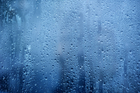 雨景背景,雨滴落在窗户或淋浴间,秋日背景,抽象纹理壁纸照片