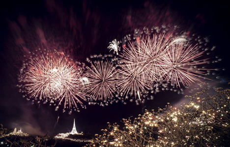 烟火 假日 节日 地标 爆炸 寺庙 建筑学 自由 火花 城市景观