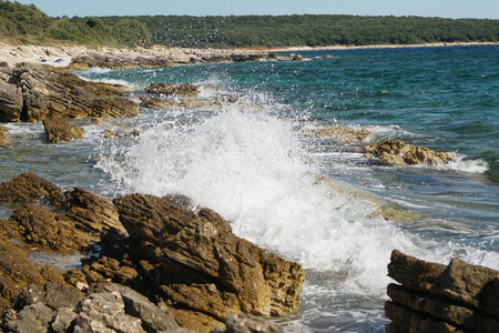 地中海 克罗地亚语 天空 假日 夏天 岩石 海洋 热的 太阳