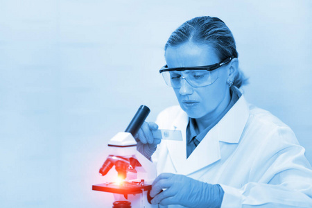 生物化学家 职业 女人 技术 微生物学 面对 医生 外套