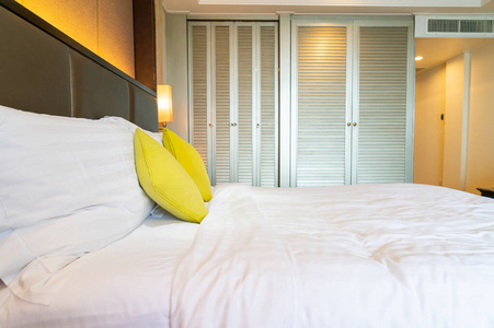 卧室 美丽的 活的 窗帘 木材 放松 酒店 毯子 沙发 奢侈