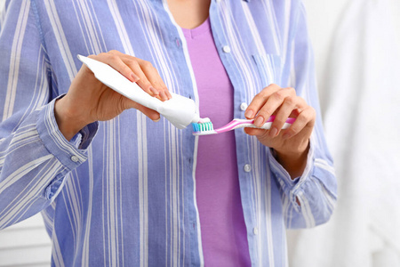 牙刷 牙科 牙齿 卫生 打扫 女人 刷子 牙医 照顾 挤压
