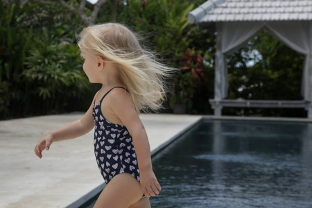 童年 乐趣 夏天 美丽的 泳衣 水塘 青年 阳光 假期 可爱的