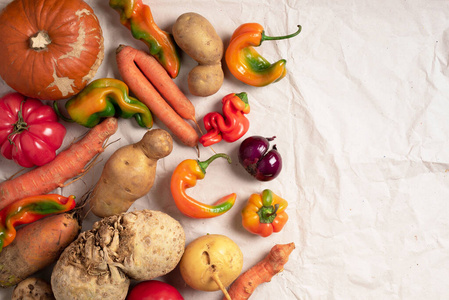 烹饪丑陋食物的概念.非转基因蔬菜照片