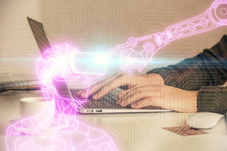 女性手在电脑上打字和男戴眼镜绘画的双重曝光。教育理念。