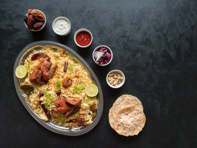 阿拉伯传统食物碗卡萨肉图片