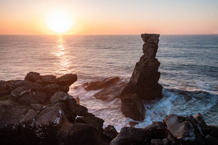 岩石 悬崖 颜色 海滨 旅游业 沿海 暮光 波动 地平线