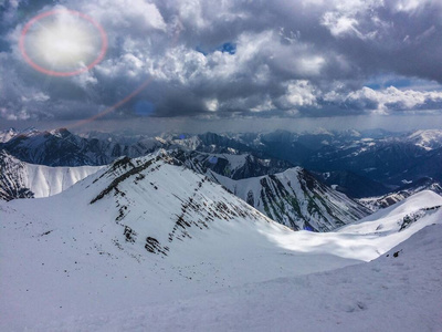 高加索山脉的积雪