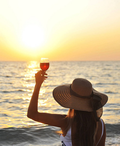 酒杯 身体 女孩 海滩 天空 海洋 帽子 休息室 美丽的