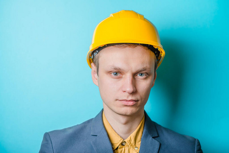 男人 网站 肖像 服装 手册 帽子 人类 安全 工作 建设者