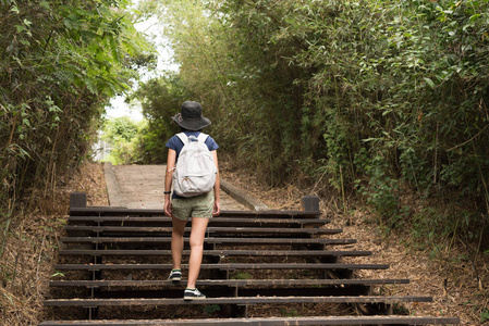 登山 风险 女人 假期 攀登 成熟 旅游业 旅行 登山者