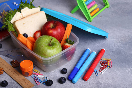 野餐 饮食 饭盒 小吃 蓝莓 营养 儿童 水果 早餐 苹果