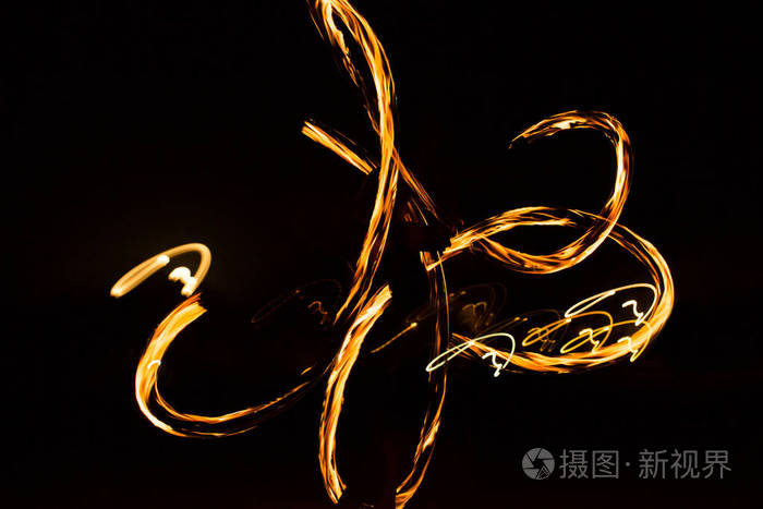 火显示出火热的动作夜场表演抽象画