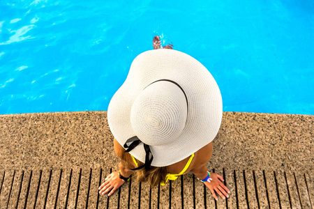 放松 酒店 泳装 游泳 太阳 日光浴 夏季 旅行 比基尼