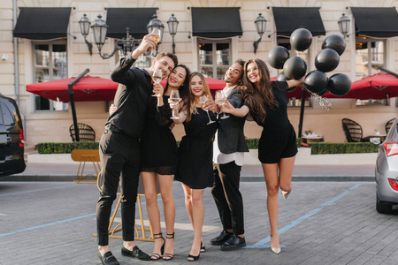 欧美派对照片图片