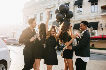 欧美派对照片图片