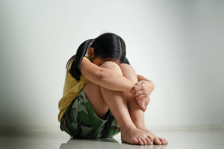 复制空间 抑郁 强调 童年 悲伤 疼痛 沉重 亚洲 失望