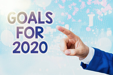 显示2020年目标的文字标志。显示雄心壮志努力目标或期望结果的概念性照片对象。