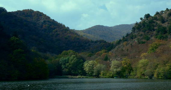 美女 秋天 假期 季节 场景 小山 岩石 夏天 太阳 美丽的