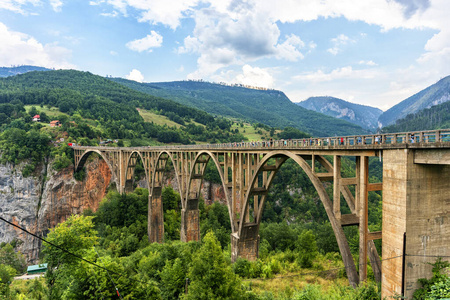 黑山北部山区的杜德维卡大桥