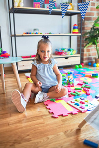 婴儿室 童年 育儿 婴儿 活动 教育 托儿所 玩具 在室内