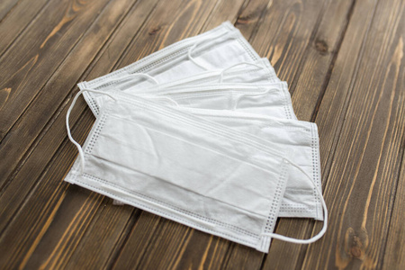 防冠状病毒的抗病毒医用口罩.外科防护面罩.白色背景的医用呼吸绷带.