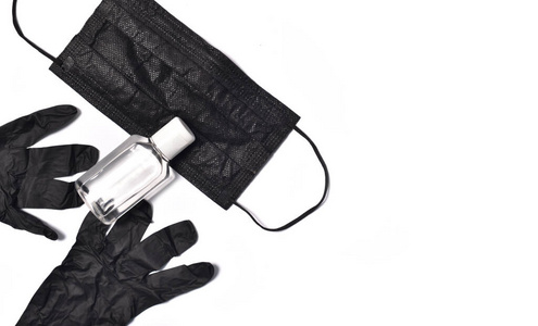 黑色防护手套，黑色防护面罩和白色背景的消毒凝胶。卫生概念与冠状病毒防护