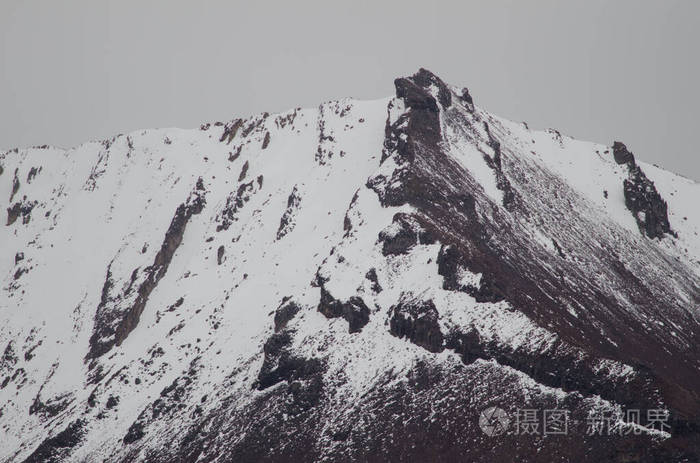 劳卡国家公园的雪峰。