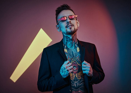 霓虹灯的纹身图片