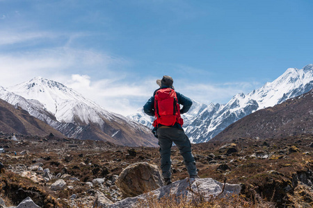斜坡 冰碛 吸引力 地形 徒步旅行者 冰川 自然 极端 背包