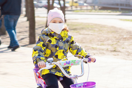 医学 照顾 白种人 自行车 新型冠状病毒 女儿 面对 呼吸系统