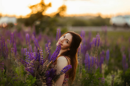 享受 女人 自然 白种人 花园 假期 持有 漂亮的 太阳