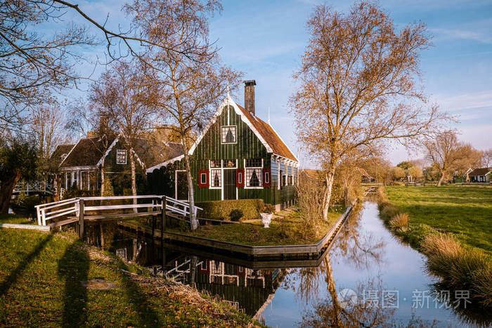 荷兰Zaans Schans荷兰日落时的一个荷兰风车村