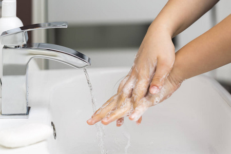 手指 女孩 病毒 清洁 冠状病毒 卫生 水龙头 流动 浴室