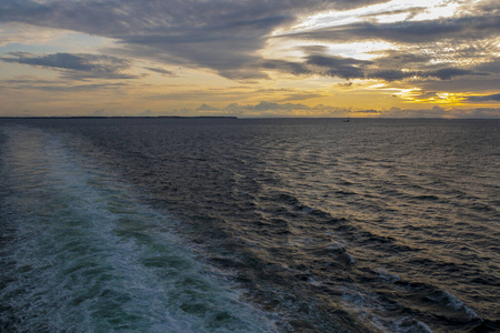 自然 美丽的 海洋 海岸 波动 傍晚 旅行 海滩 天空 夏天