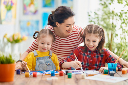 油漆 艺术 书桌 铅笔 家庭 有趣的 在一起 可爱的 幼儿园