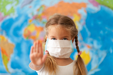 病毒 污染 小孩 感染 灰尘 安全的 症状 面具 面对 冠状病毒