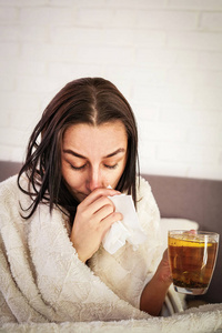 医学 呼吸系统 短小 说谎 发烧 症状 女孩 寒冷的 流感