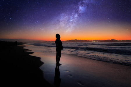 天空 太阳 海岸 美丽的 银河系 女人 海滩 行走 风景
