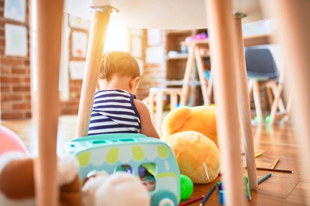 蒙台梭利 地板 快乐 小孩 游戏室 蹒跚学步的孩子 婴儿室