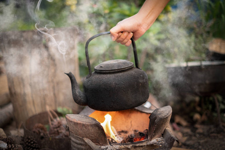 燃烧 热的 野餐 茶壶 食物 乌鸦 营地 木柴 篝火 古董