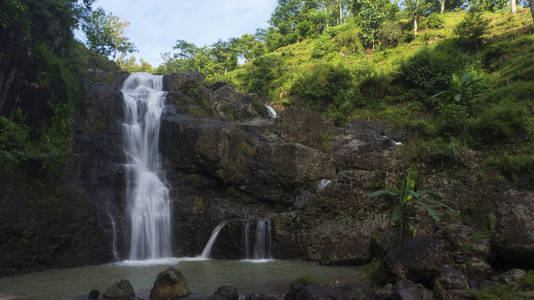 乡村 悬崖 石头 流动 岩石 旅行 软的 阳光 冒险 小山