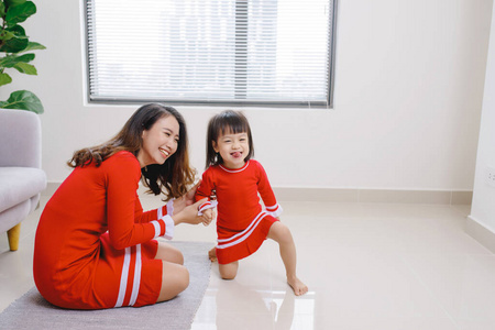 家庭 韩国人 有趣的 成人 起源 妈妈 房间 童年 中国人