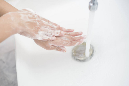 护肤品 洗澡 细菌 泡沫 肥皂 洗手间 冠状病毒 浪费 照顾