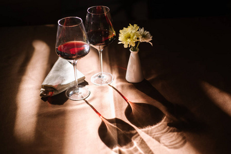 浪漫的 太阳 夏天 情人 古老的 葡萄酒 酒精 酒杯 玻璃