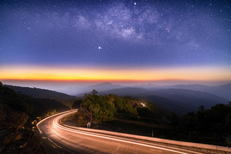 气氛 美丽的 天空 星座 银河系 波动 夏天 星星 风景